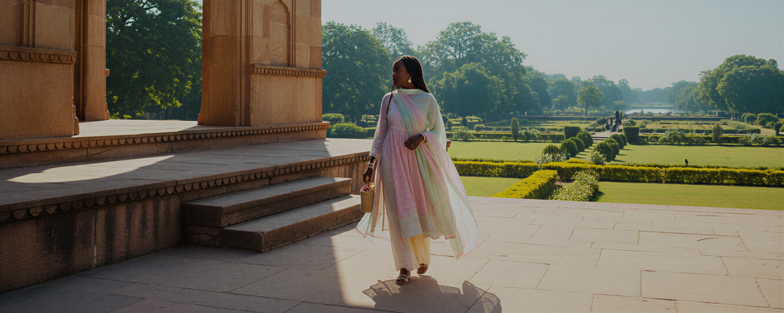 Best Places to Buy Chikankari Clothes in Lucknow for International Tourists2