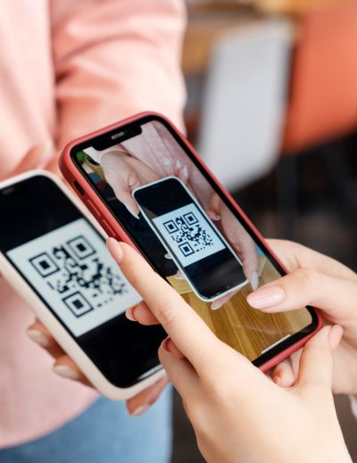 close up people using smartphones restaurant 1 scaled