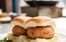 10 Best Vada Pav Spots in Mumbai1