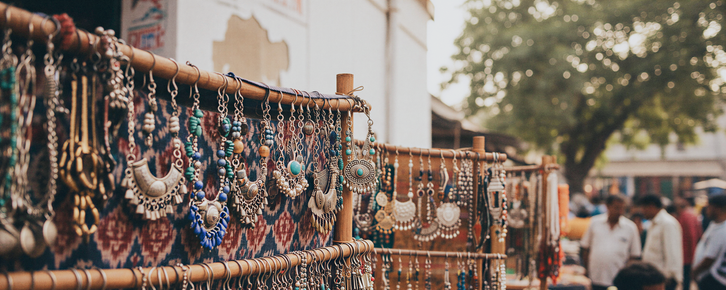 Ultimate Guide to Mumbais Best Street Markets2