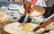 Fresh kathi rolls being cooked at a Kolkata street stall