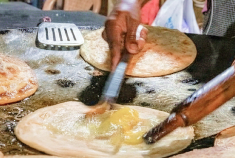 Fresh kathi rolls being cooked at a Kolkata street stall