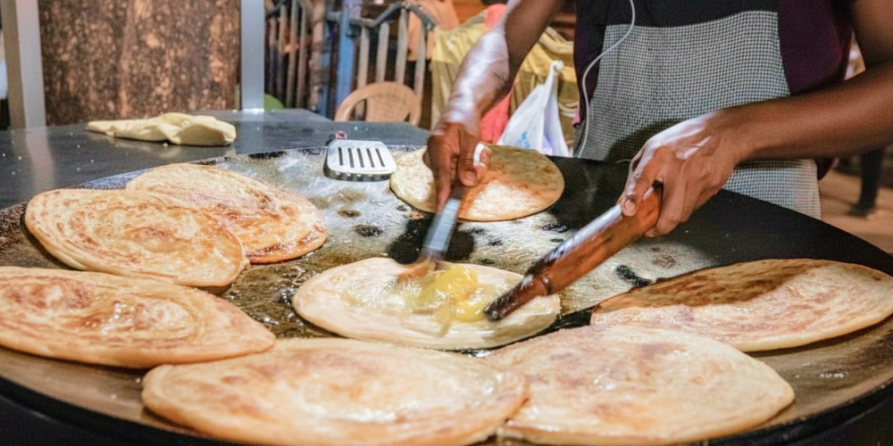 Fresh kathi rolls being cooked at a Kolkata street stall