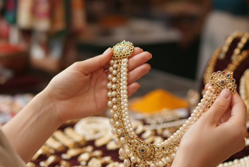 Pearls Perfumes Paithani Hyderabads Most Iconic Markets1