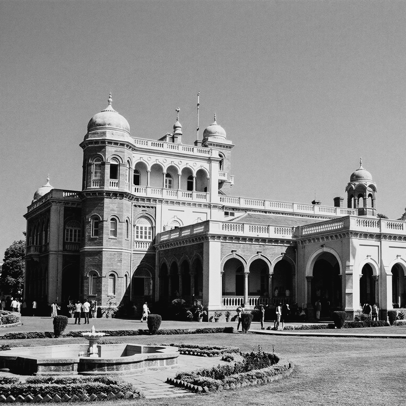 pune square bw