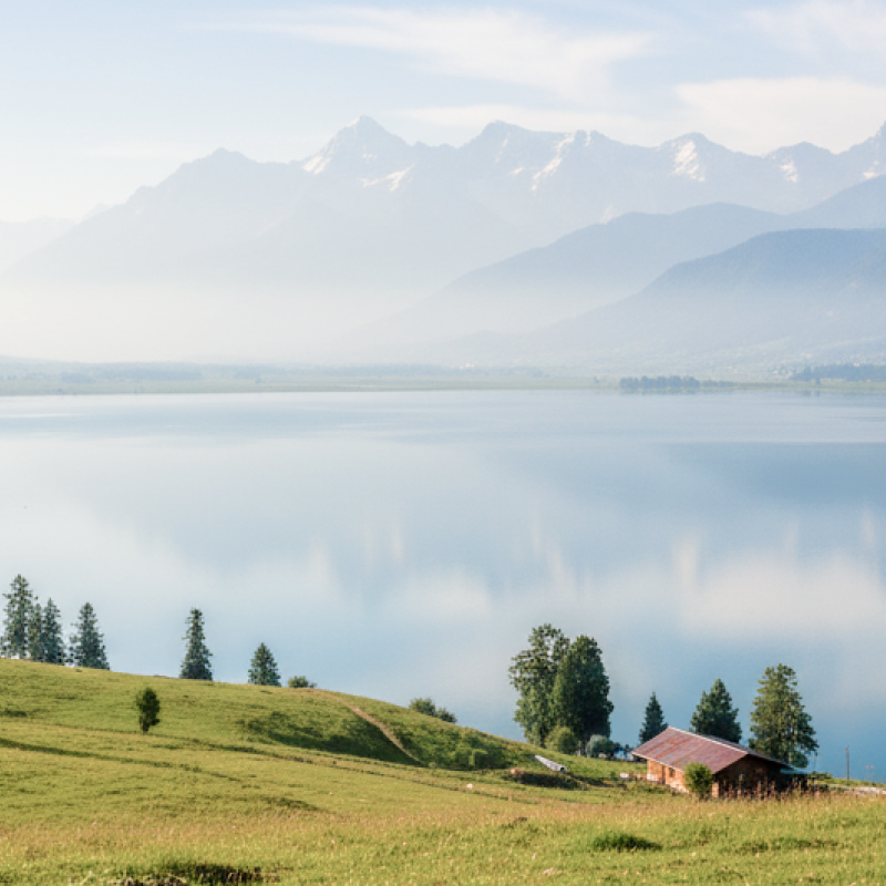 Panoramic view of a serene alpine lake surrounded by snow capped mountains and green meadows — Kashmir travel guide thumbnail