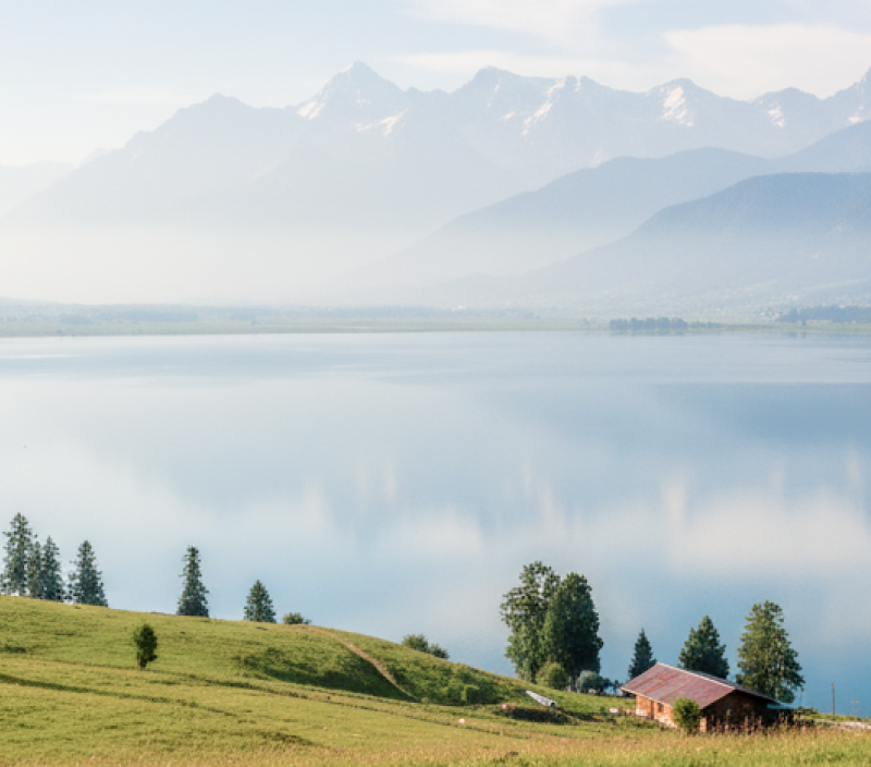 Panoramic view of a serene alpine lake surrounded by snow capped mountains and green meadows — Kashmir travel guide thumbnail